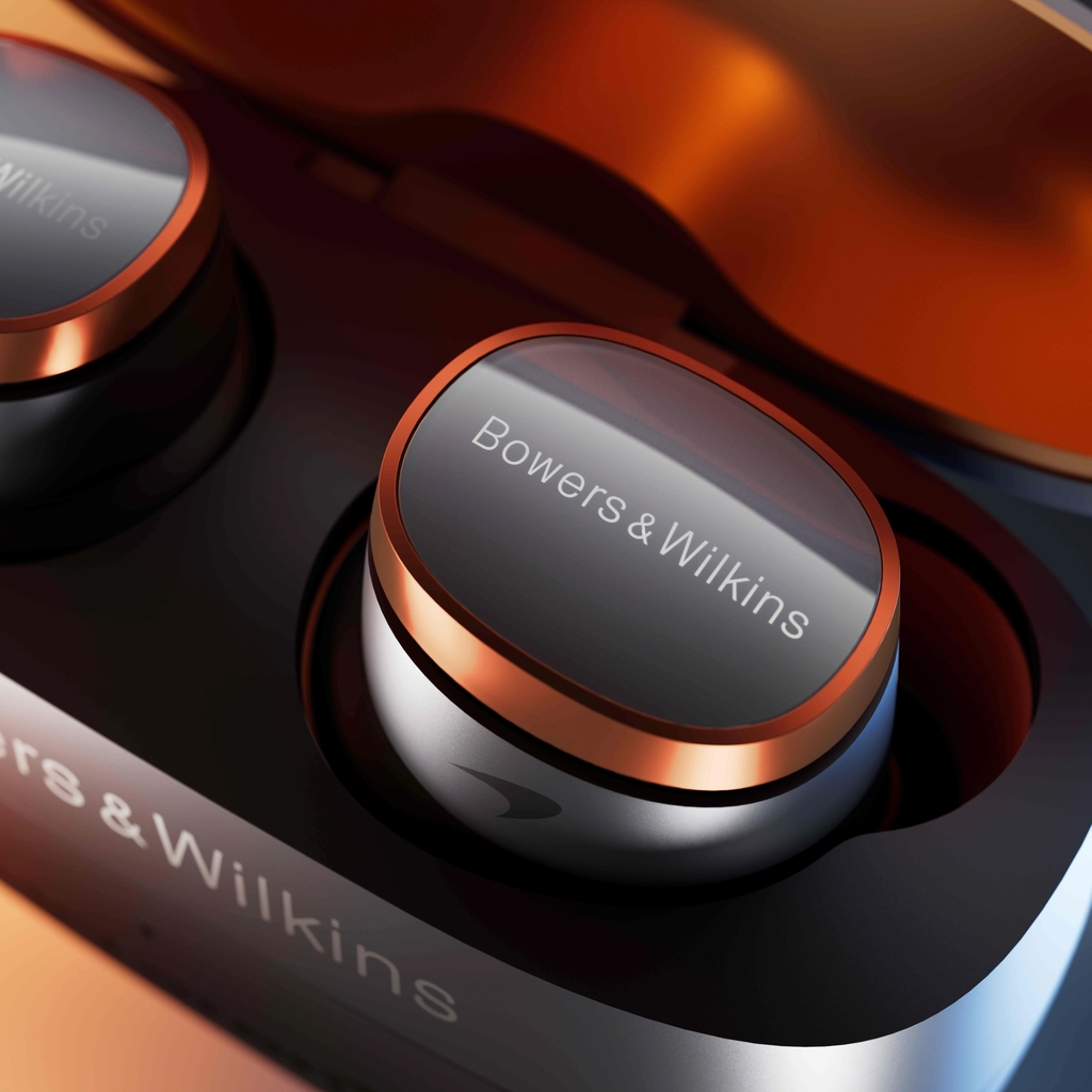 bowers-wilkins-pi8-mclaren-edition