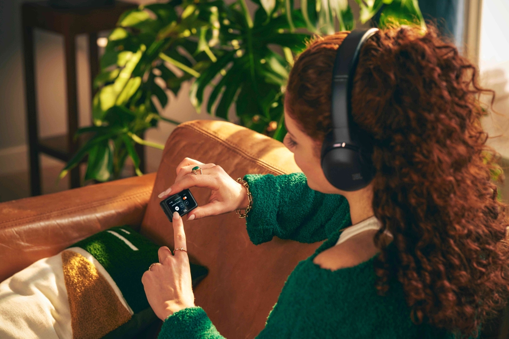 jbl-tour-one-m3-smart-tx-3