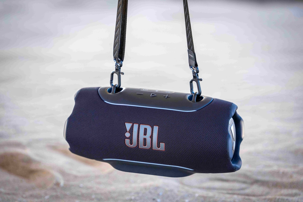 loa bluetooth jbl xtreme 5 day deo tien loi