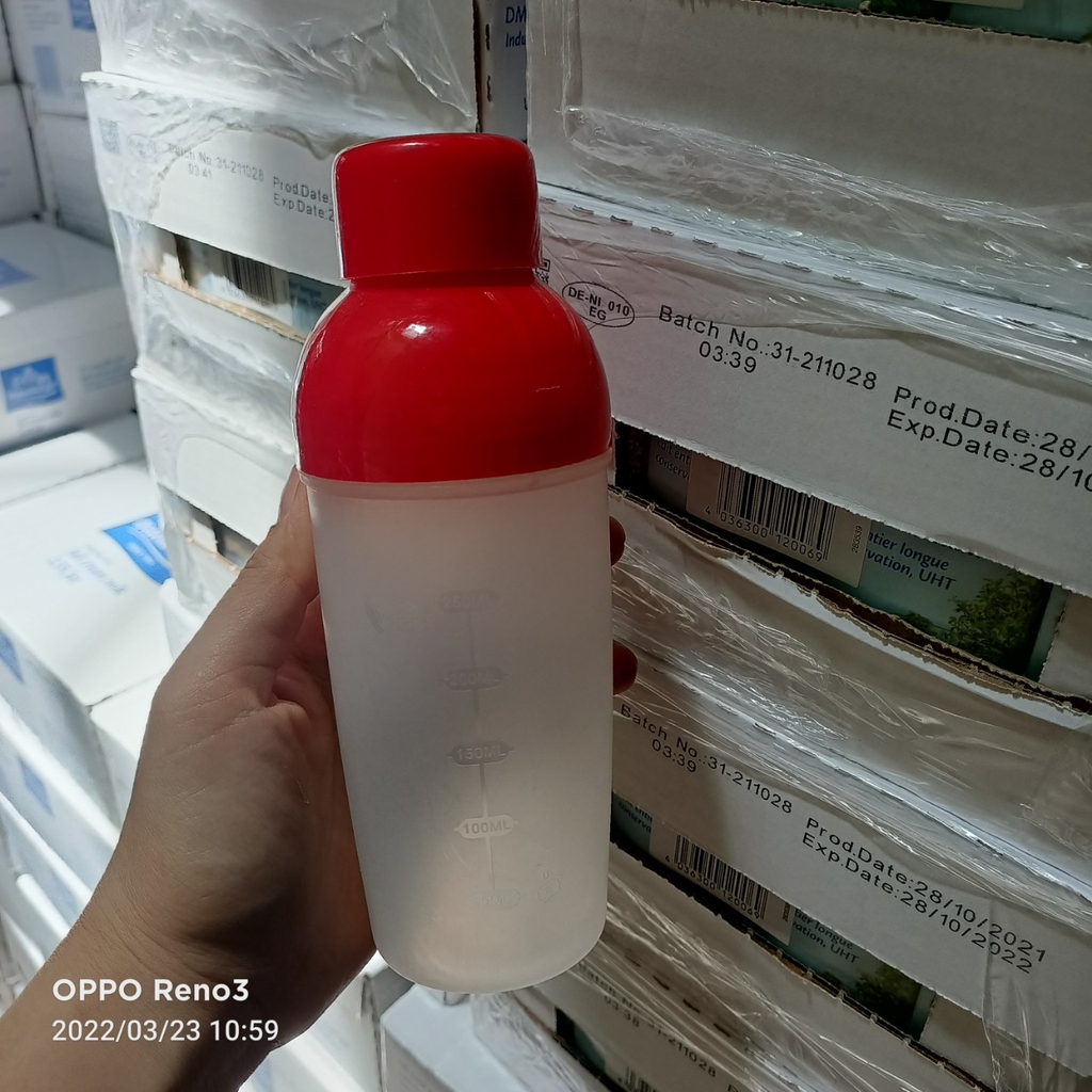 Bình nước NESTLE có chia vạch