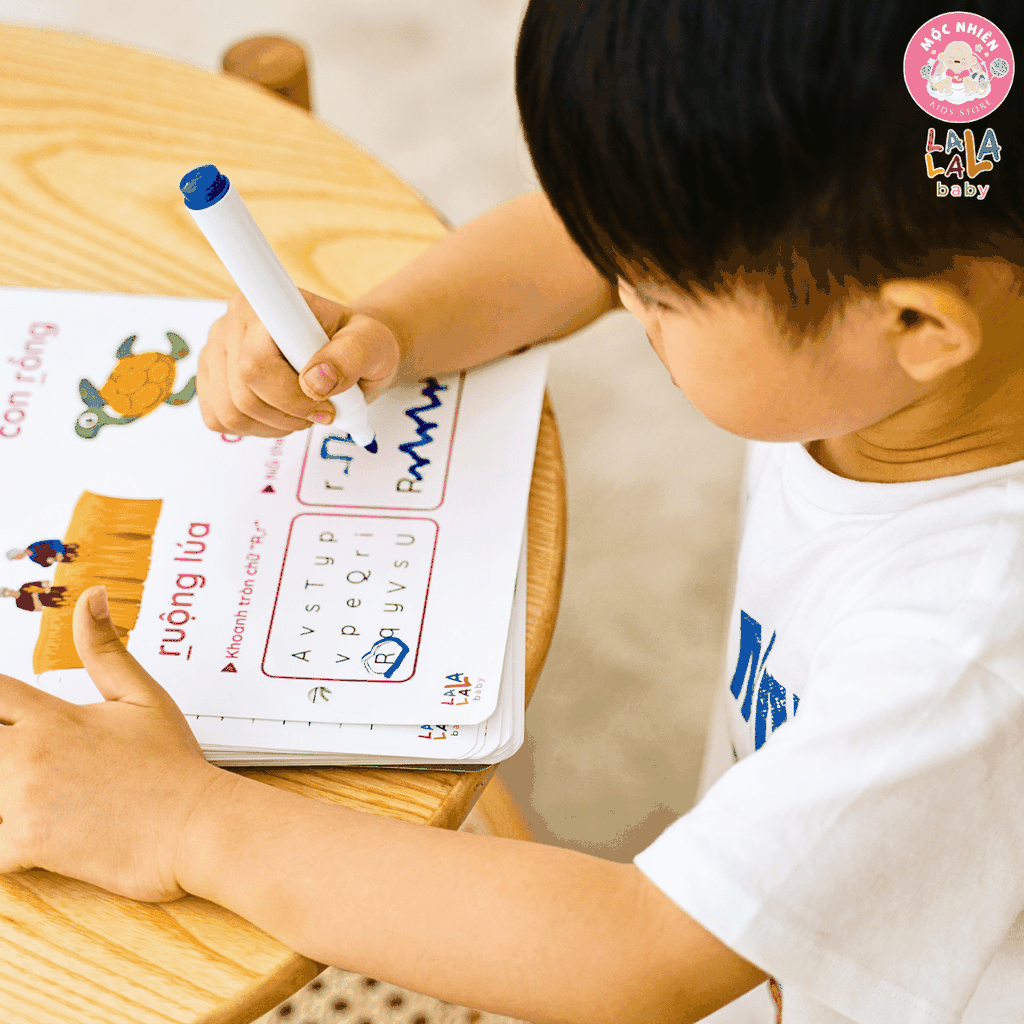 Sách vẽ thông minh cho bé xoá được Shape Me Stage 1 đường nét và hình khối cơ bản - Lalala Baby