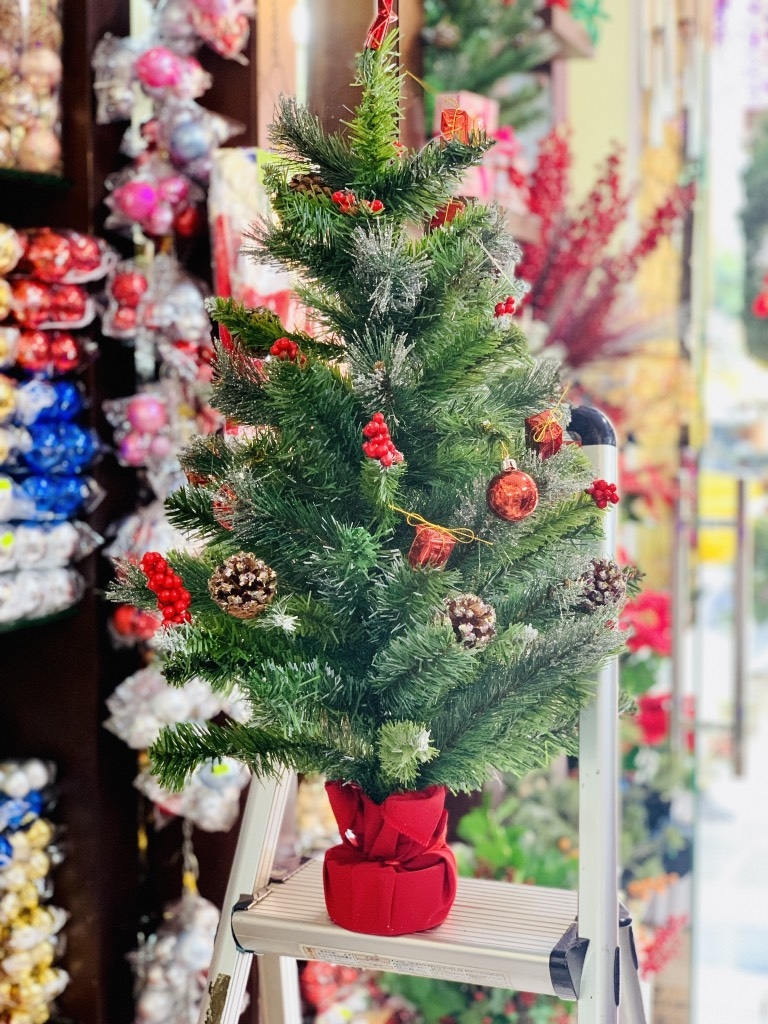 Cây thông Noel để bàn kèm phụ kiện trang trí (hàng công ty)