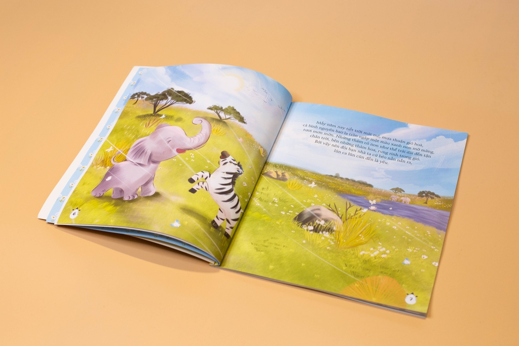 Truyện Kể Cho Bé Trước Giờ Đi Ngủ - Khói Và Xám (Cuốn sách hóm hỉnh về tình bạn, tặng 1 sticker nhân vật) - LionBooks