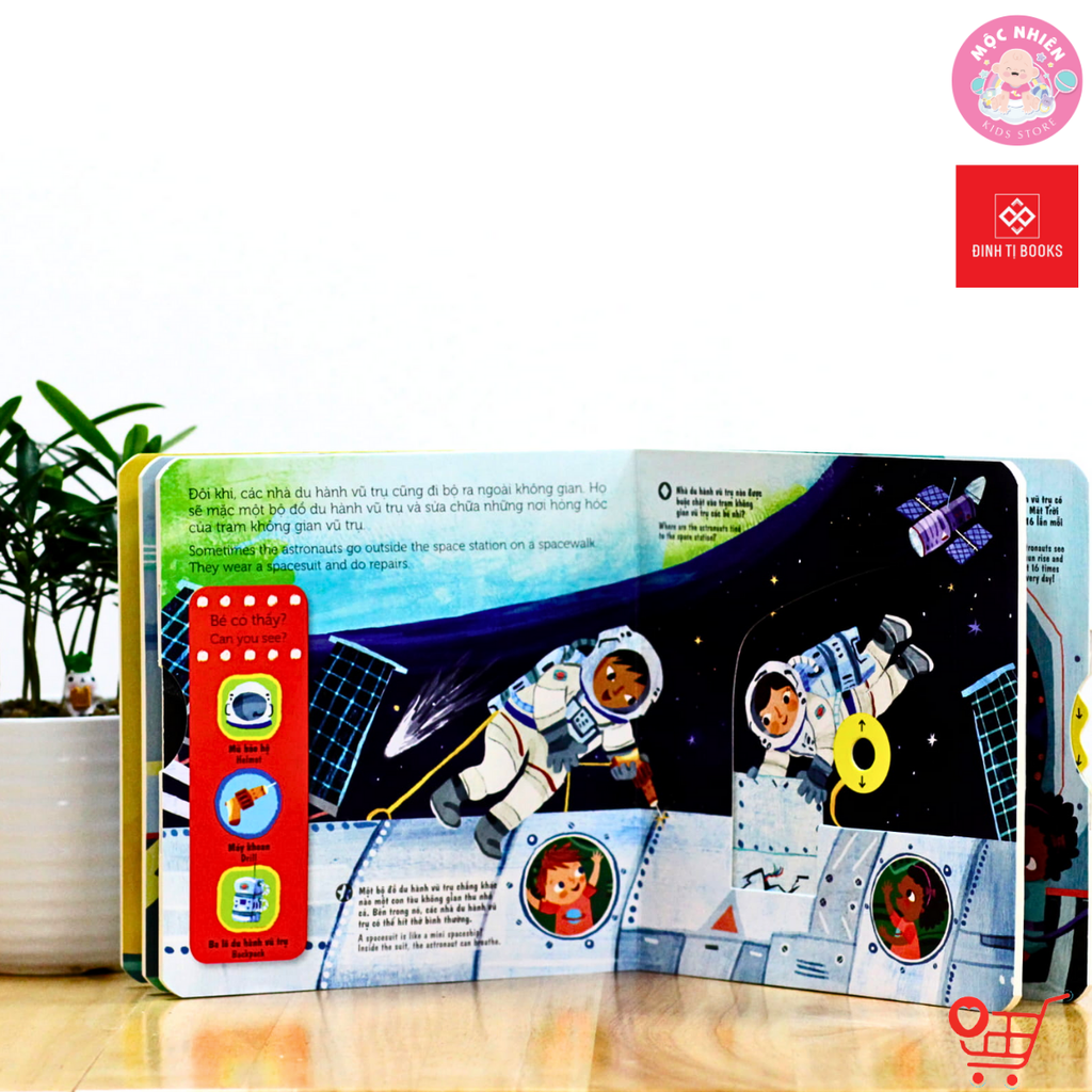 Sách chuyển động First Explorers - Nhà du hành vũ trụ - Đinh Tị Books