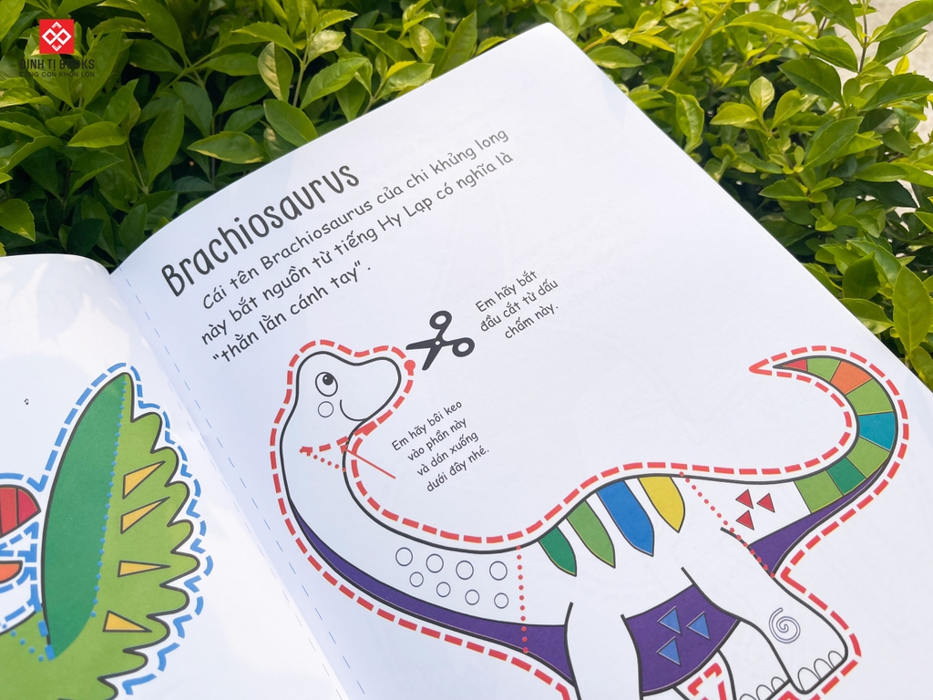 Sách - Cắt, gấp, tô màu - Hơn 20 hình dán và sticker rèn luyện kỹ năng cho trẻ 3 - 9 tuổi