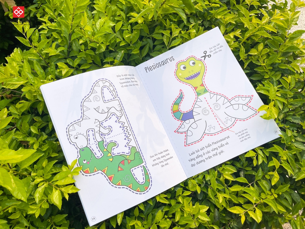 Sách - Cắt, gấp, tô màu - Hơn 20 hình dán và sticker rèn luyện kỹ năng cho trẻ 3 - 9 tuổi