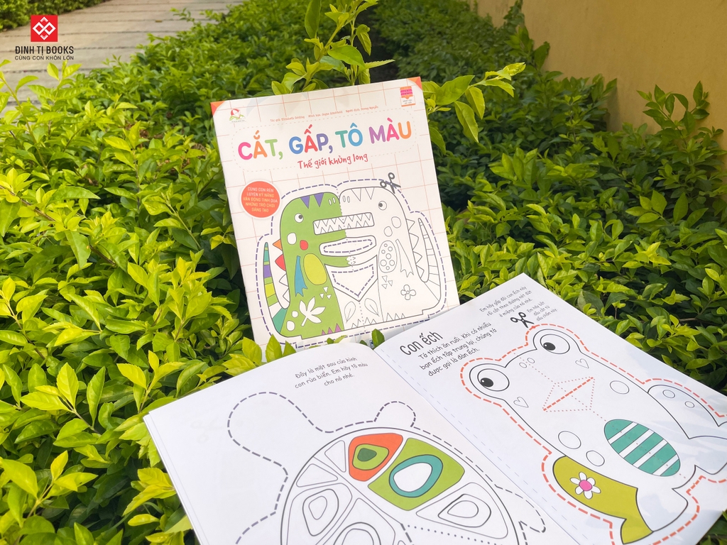 Sách - Cắt, gấp, tô màu - Hơn 20 hình dán và sticker rèn luyện kỹ năng cho trẻ 3 - 9 tuổi