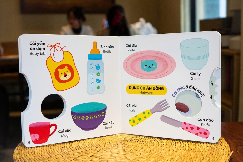 Sách tương tác - Xoay xoay xoay - Đi tìm… - Đinh Tị Books
