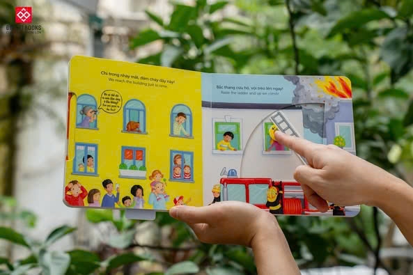 Sách tương tác - Sách chuyển động - Busy - Fire station - Trạm cứu hỏa - Đinh Tị Books