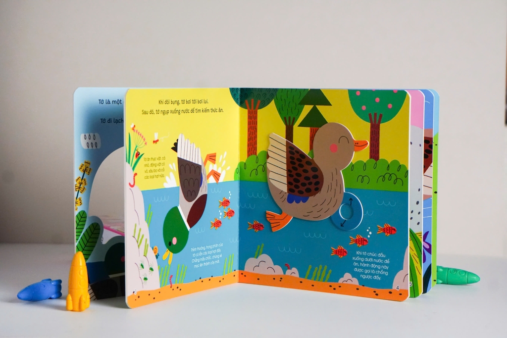 Sách tương tác cho bé - Thế giới nhỏ động đậy - Đinh Tị Books