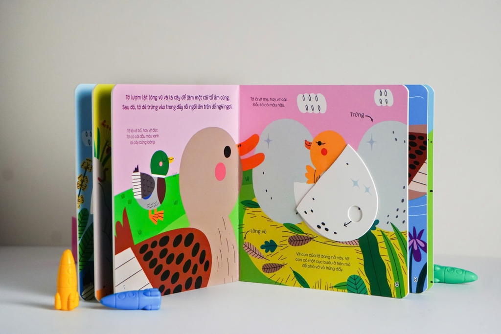 Sách tương tác cho bé - Thế giới nhỏ động đậy - Đinh Tị Books