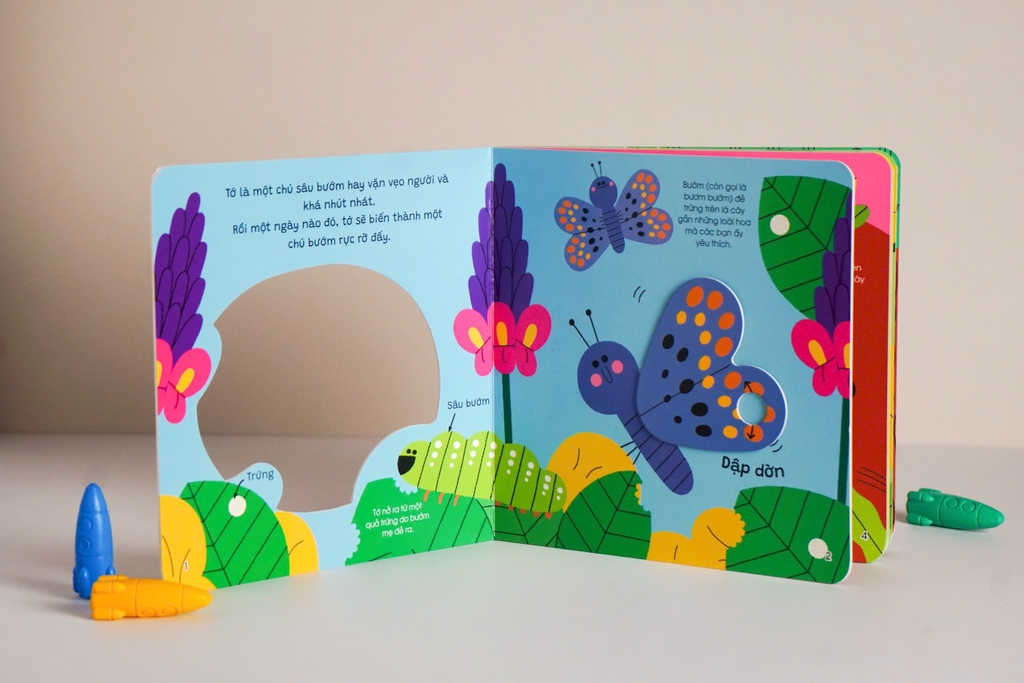 Sách tương tác cho bé - Thế giới nhỏ động đậy - Đinh Tị Books