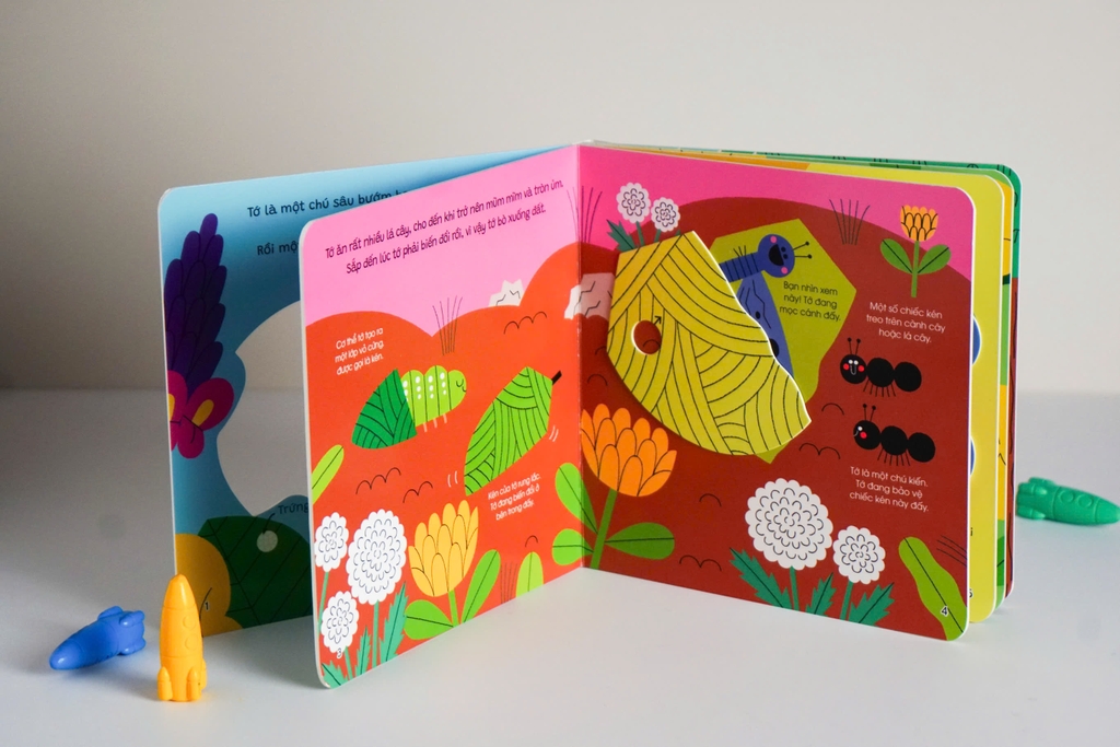 Sách tương tác cho bé - Thế giới nhỏ động đậy - Đinh Tị Books
