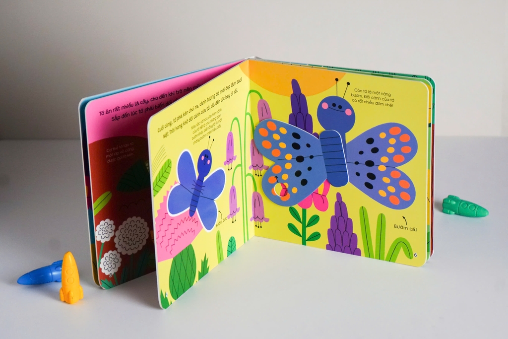 Sách tương tác cho bé - Thế giới nhỏ động đậy - Đinh Tị Books
