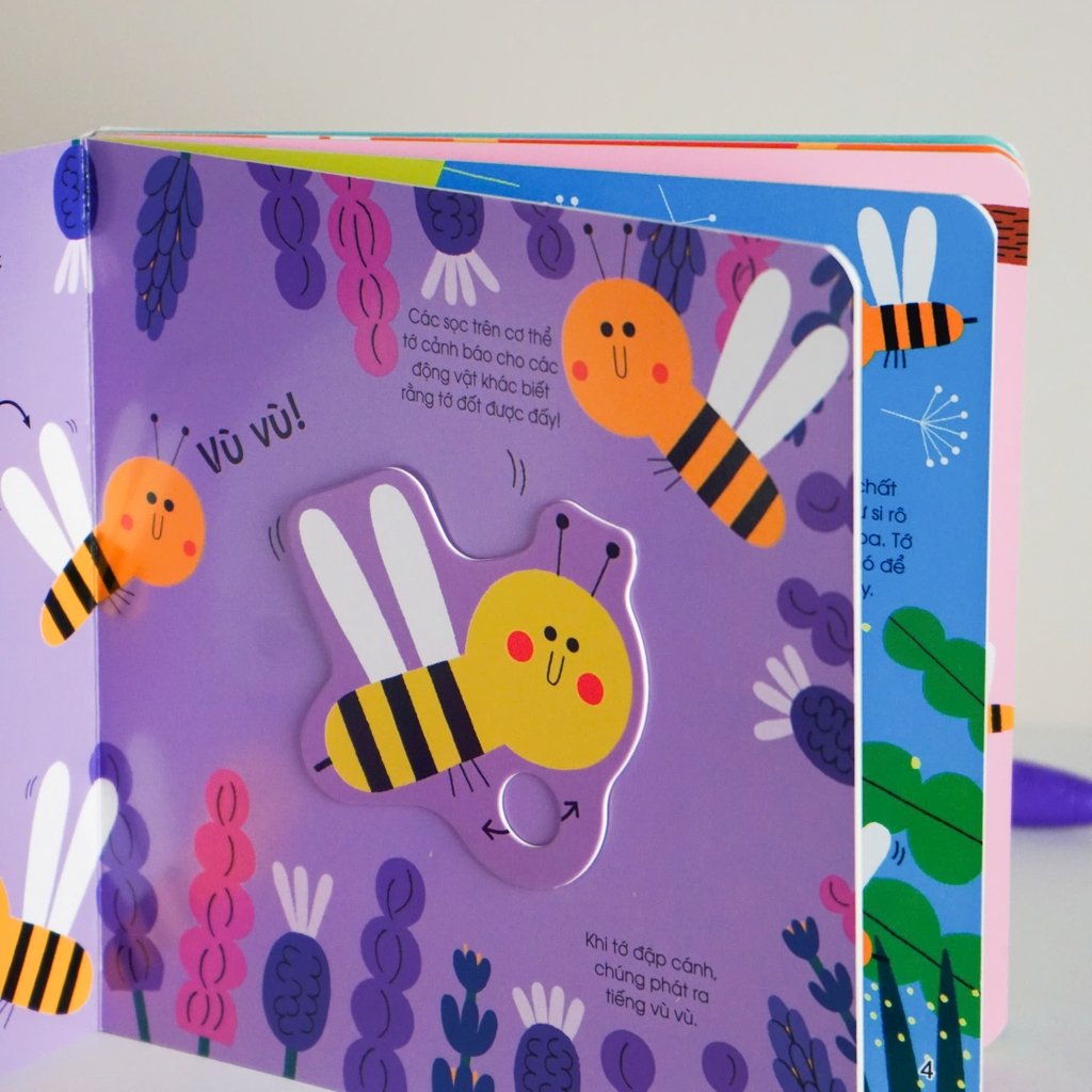 Sách tương tác cho bé - Thế giới nhỏ động đậy - Đinh Tị Books