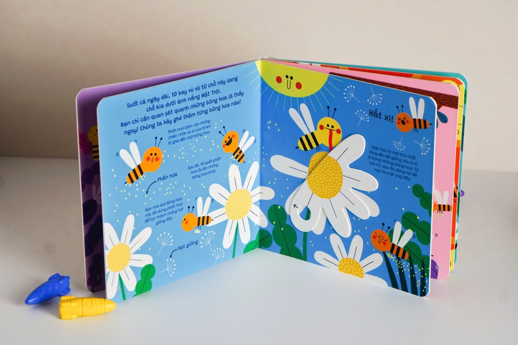 Sách tương tác cho bé - Thế giới nhỏ động đậy - Đinh Tị Books
