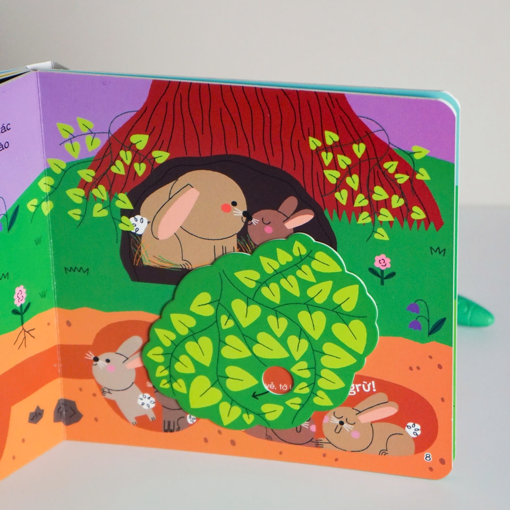 Sách tương tác cho bé - Thế giới nhỏ động đậy - Đinh Tị Books