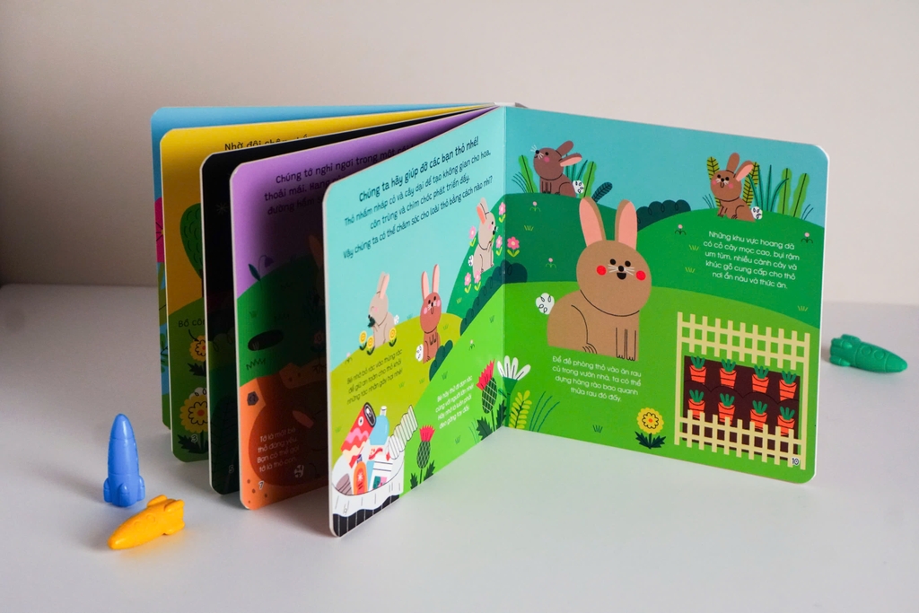 Sách tương tác cho bé - Thế giới nhỏ động đậy - Đinh Tị Books