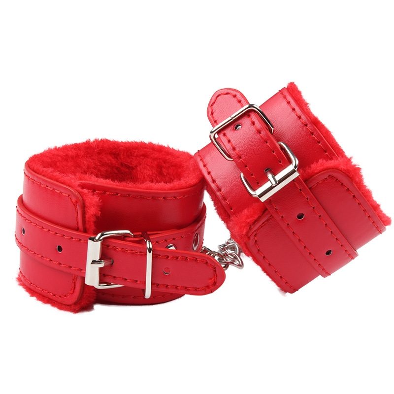 Khóa tay lót lông mềm BDSM