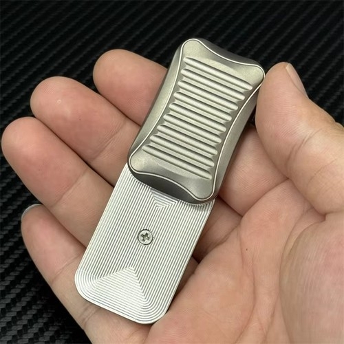 EDC Freehand Push Card chất liệu Titanium - Nam châm NdFeb