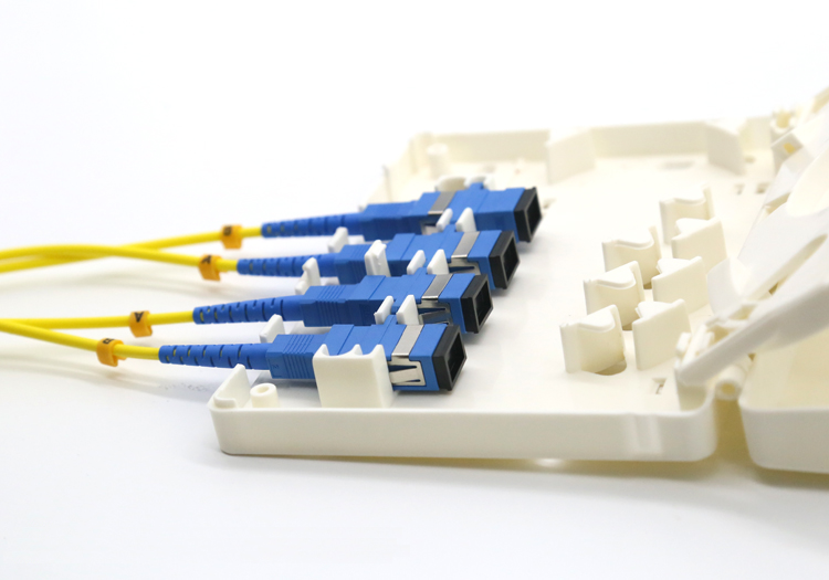 Hộp phối quang ODF 4FO Nhựa ABS  full phụ kiện