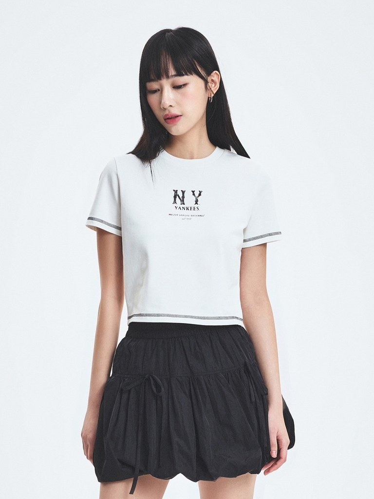 Áo Croptop MLB Women's Basic Coopers Logo Slim Crop Functional Short Sleeve T-Shirt New York Yankees Ivory