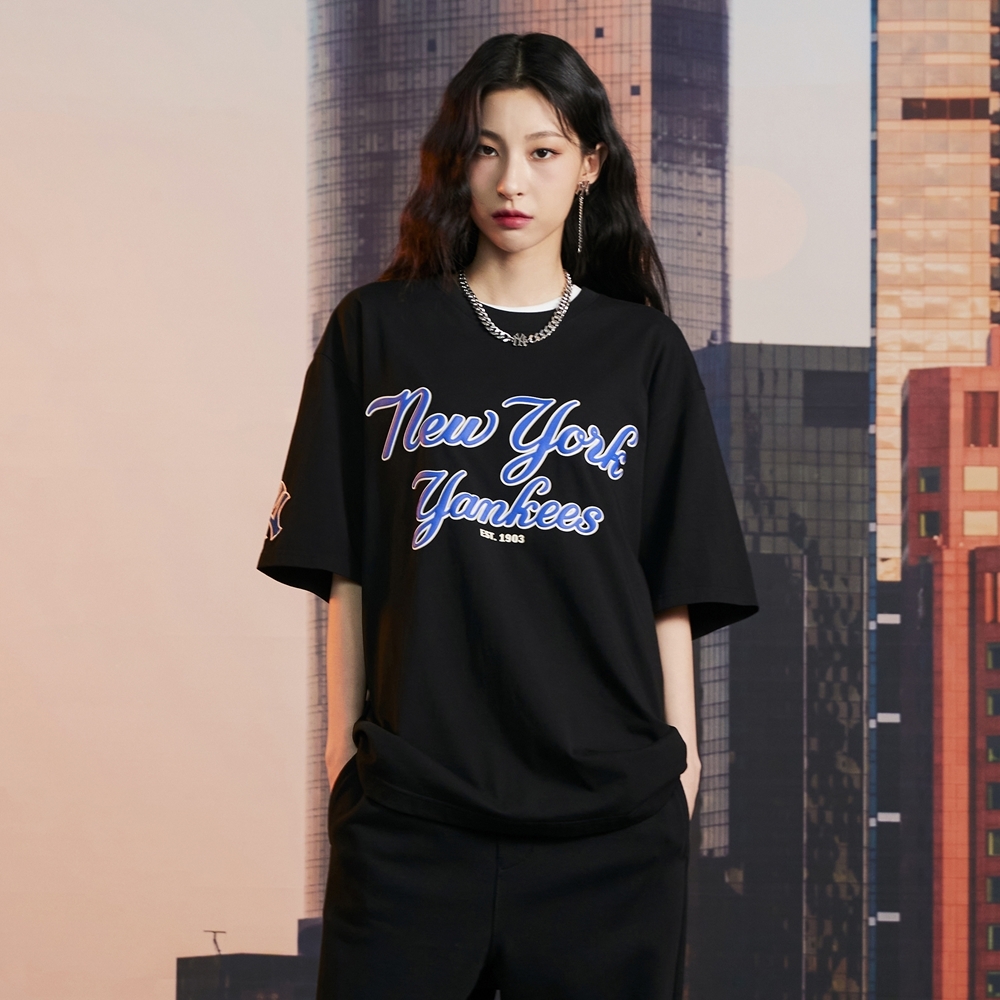 Áo Thun MLB Cursive Overfit New York Yankees Black