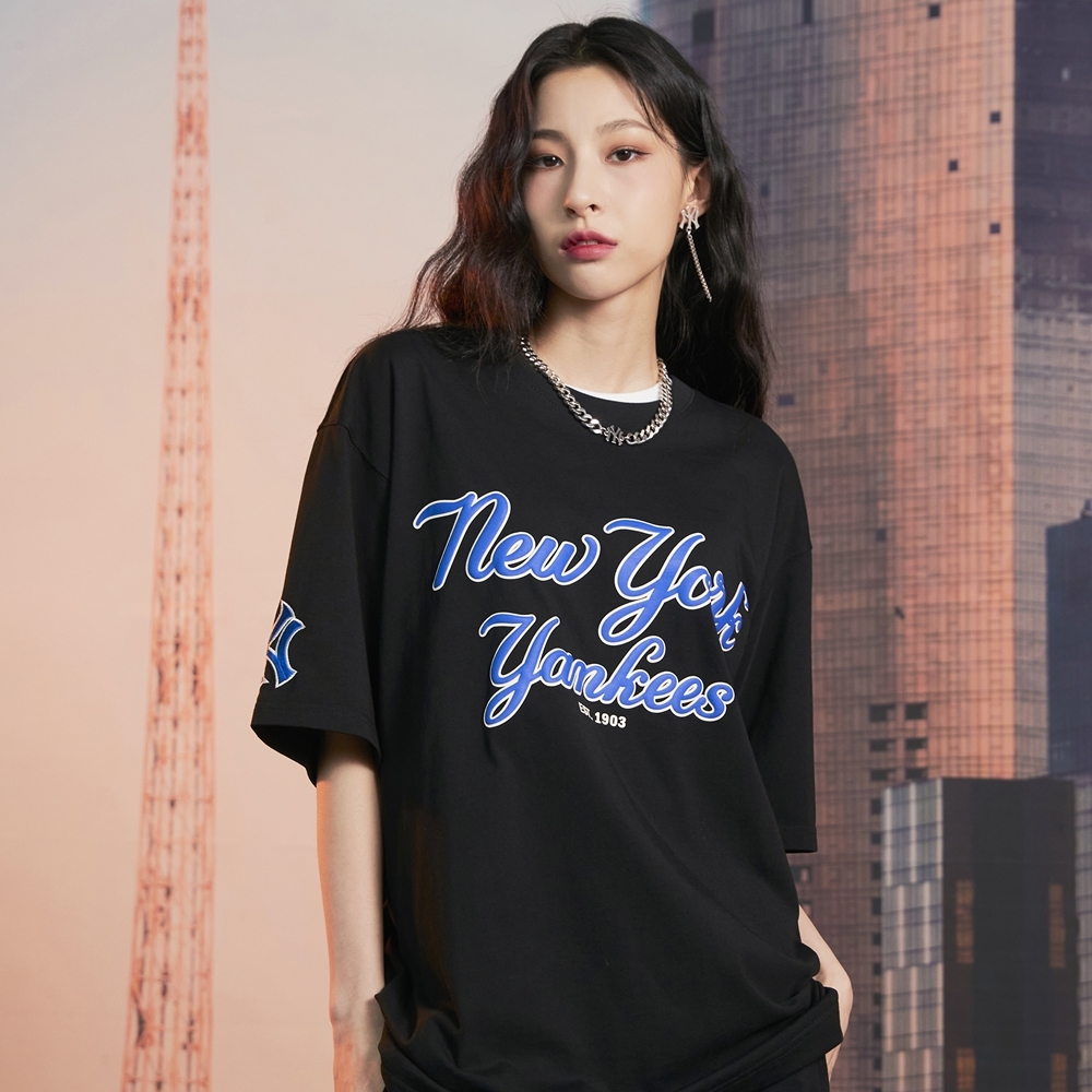 Áo Thun MLB Cursive Overfit New York Yankees Black