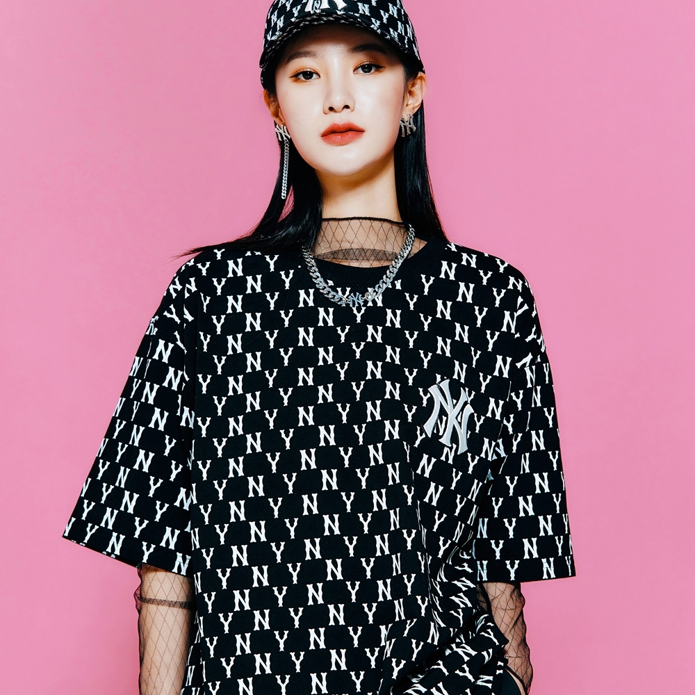 Áo Thun MLB Basic Monogram Allover New York Yankees Black