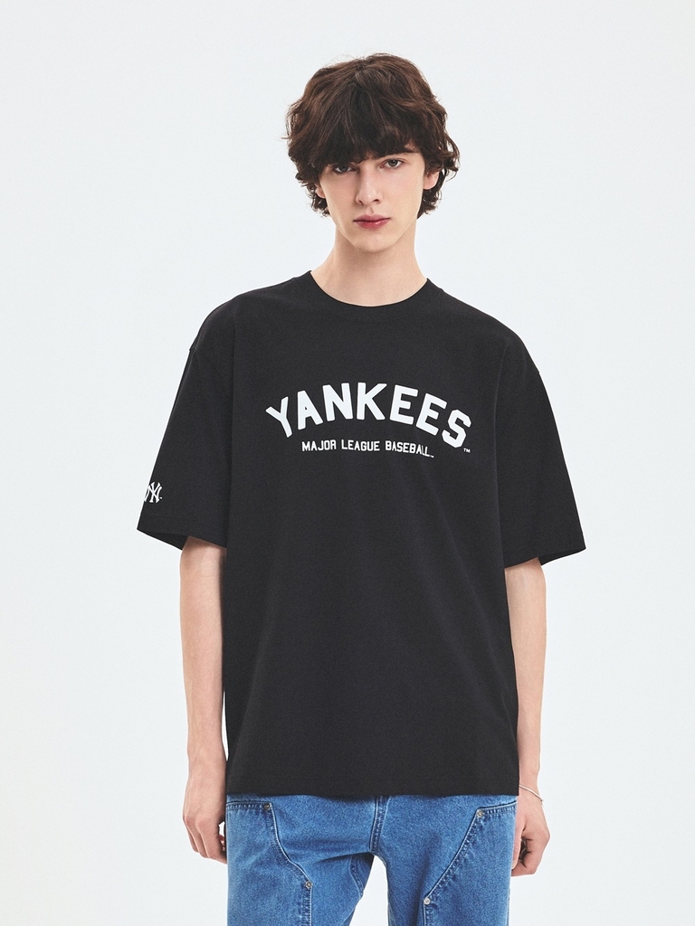 Áo Thun MLB Varsity Big Logo Overfit Short Sleeve T-Shirt New York Yankees Black