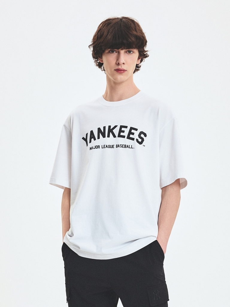 Áo Thun MLB Varsity Big Logo Overfit Short Sleeve T-Shirt New York Yankees White