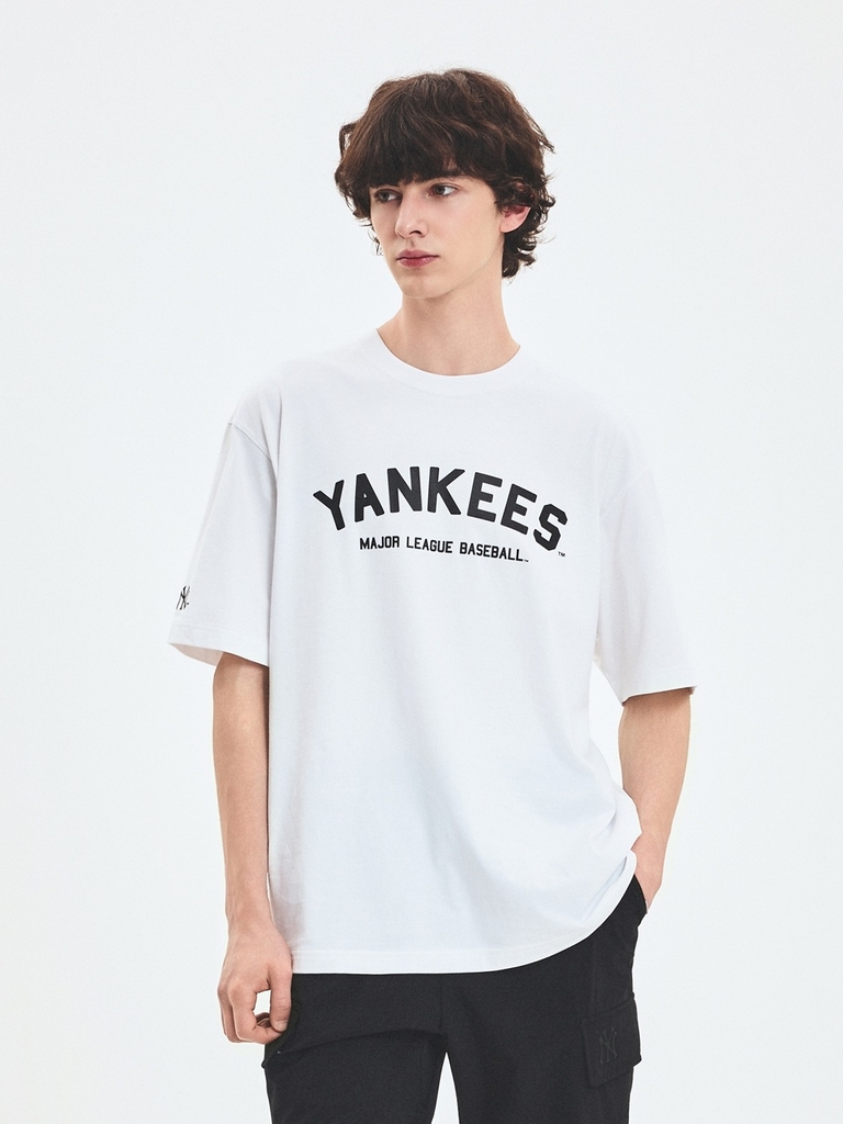 Áo Thun MLB Varsity Big Logo Overfit Short Sleeve T-Shirt New York Yankees White