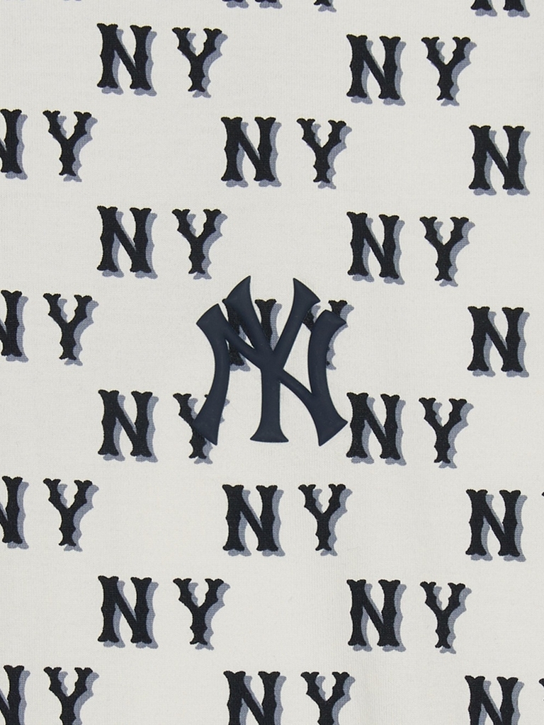 Áo Thun MLB Classic Mono Sporty Full-Panel Pattern Overfit Short-Sleeve T-Shirt New York Yankees Cream