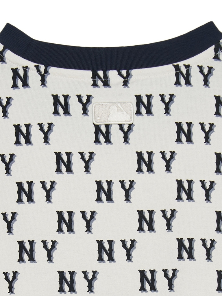 Áo Thun MLB Classic Mono Sporty Full-Panel Pattern Overfit Short-Sleeve T-Shirt New York Yankees Cream