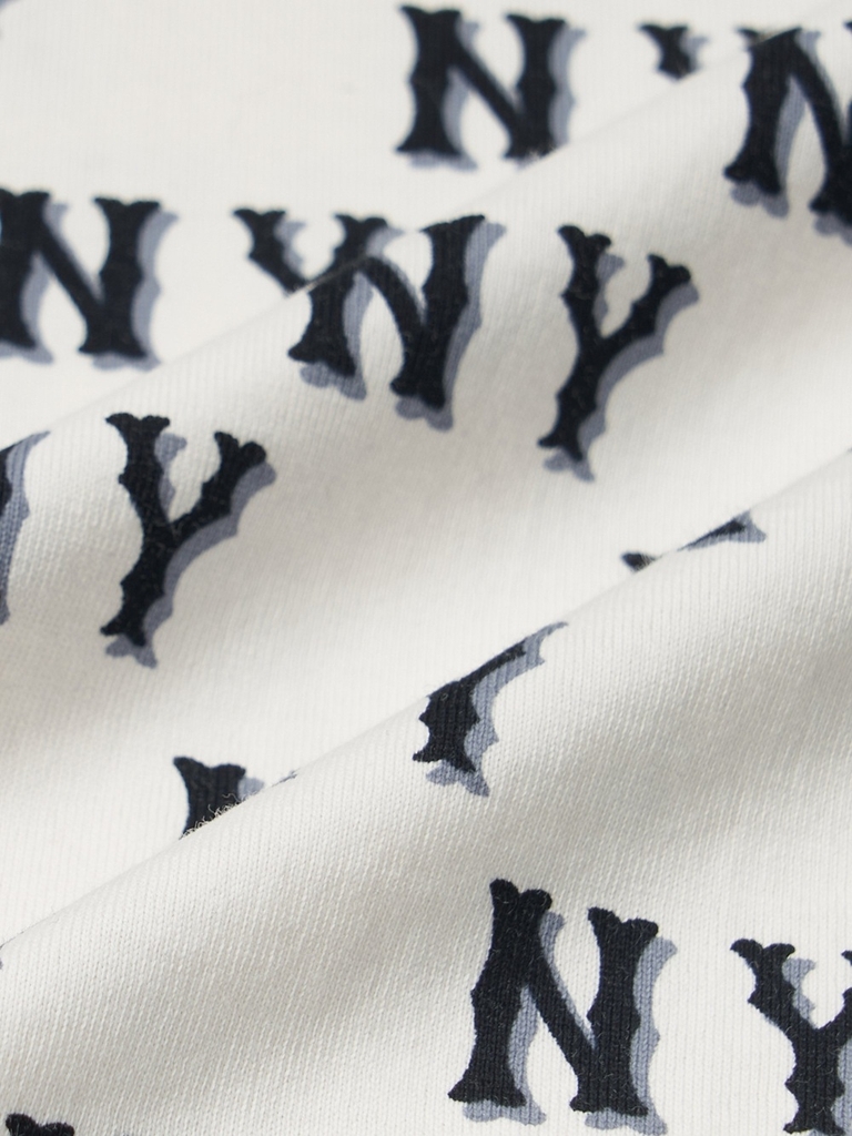 Áo Thun MLB Classic Mono Sporty Full-Panel Pattern Overfit Short-Sleeve T-Shirt New York Yankees Cream