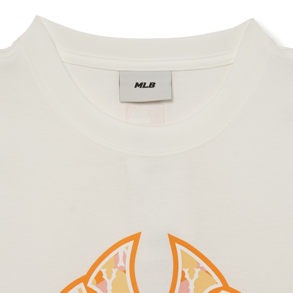 Áo Thun MLB Cube Clipping Monogram New York Yankees Cream