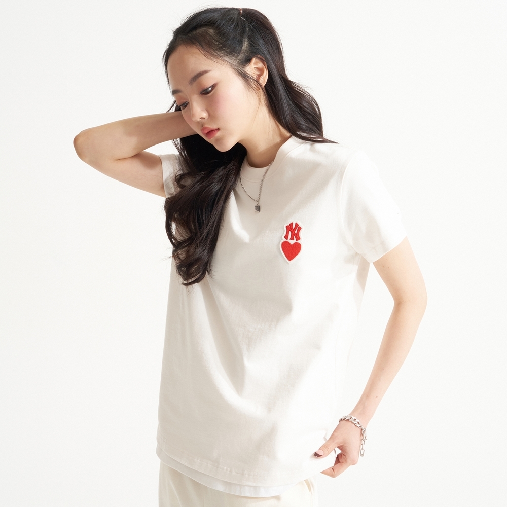 Áo Thun MLB Heart Small Logo Comfortable Fit New York Yankees Ivory