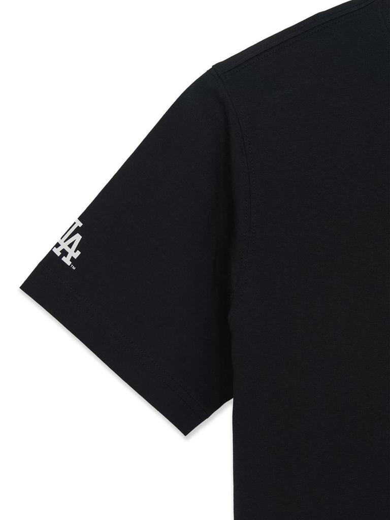 Áo Thun MLB Oversized Short-Sleeve T-Shirt Featuring Bernie's Back Graphic LA Dodgers Black