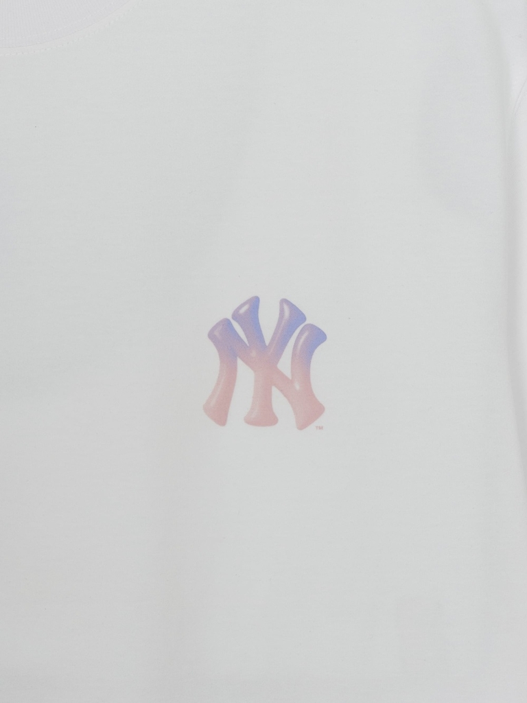 Áo Thun MLB Oversized Short-Sleeve T-Shirt Featuring Bernie's Back Graphic New York Yankees White