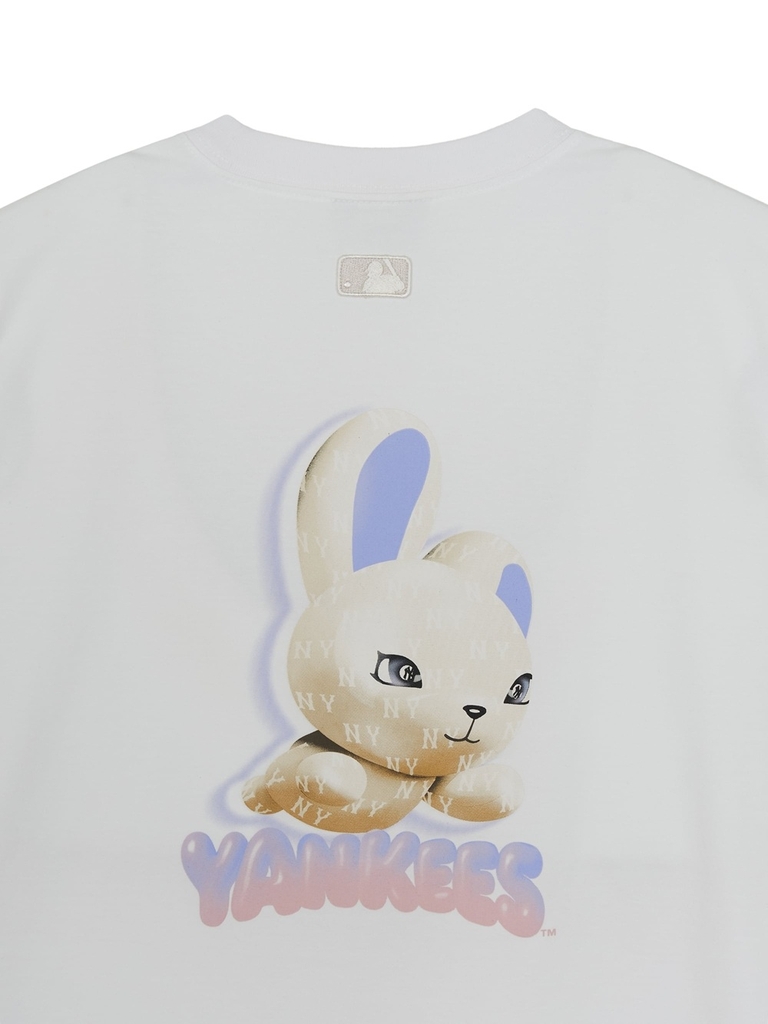 Áo Thun MLB Oversized Short-Sleeve T-Shirt Featuring Bernie's Back Graphic New York Yankees White
