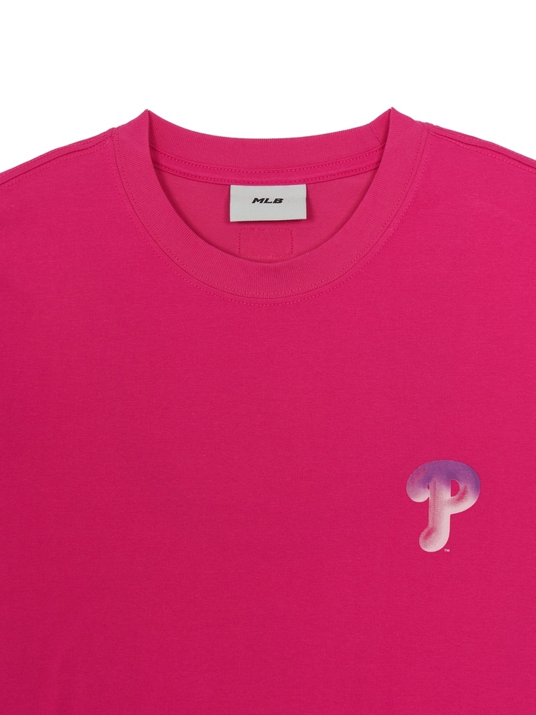 Áo Thun MLB Oversized Short-Sleeve T-Shirt Featuring Bernie's Back Graphic Philadelphia Phillies Pink