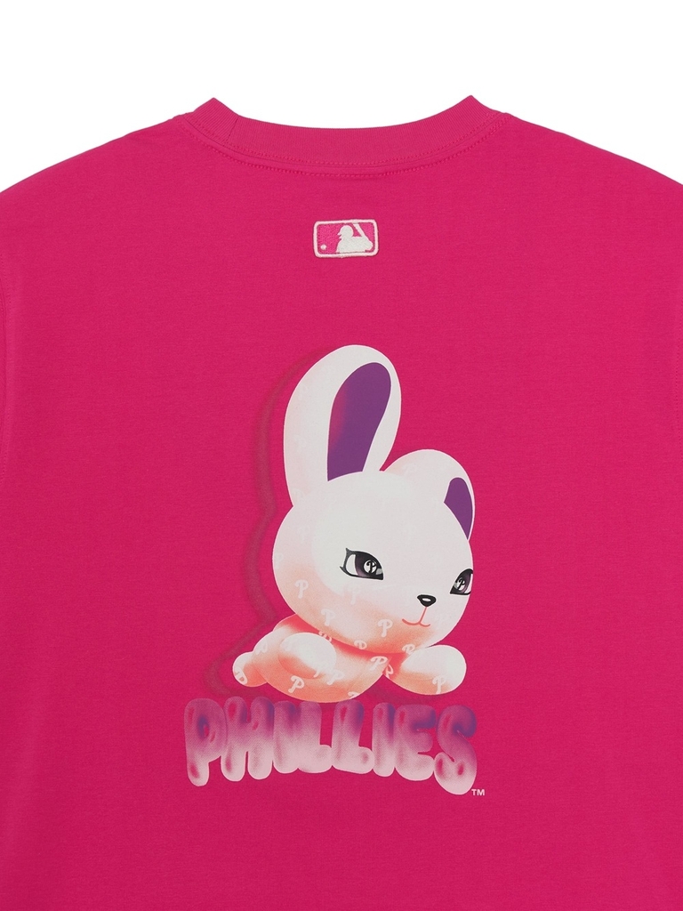 Áo Thun MLB Oversized Short-Sleeve T-Shirt Featuring Bernie's Back Graphic Philadelphia Phillies Pink