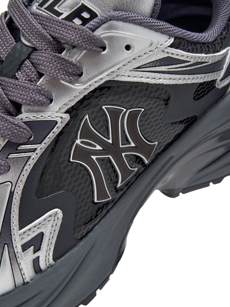 Giày MLB Curve Runner Enamel New York Yankees Silver [Karina PICK]