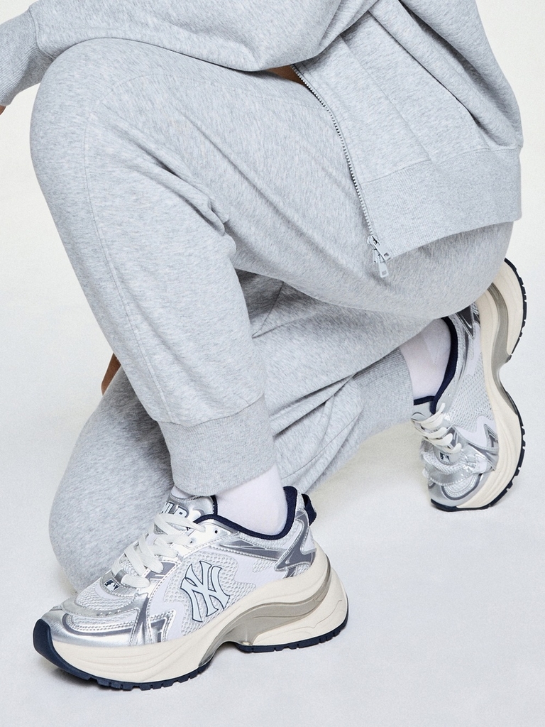 Giày MLB Curve Runner New York Yankees Grey [Karina PICK]