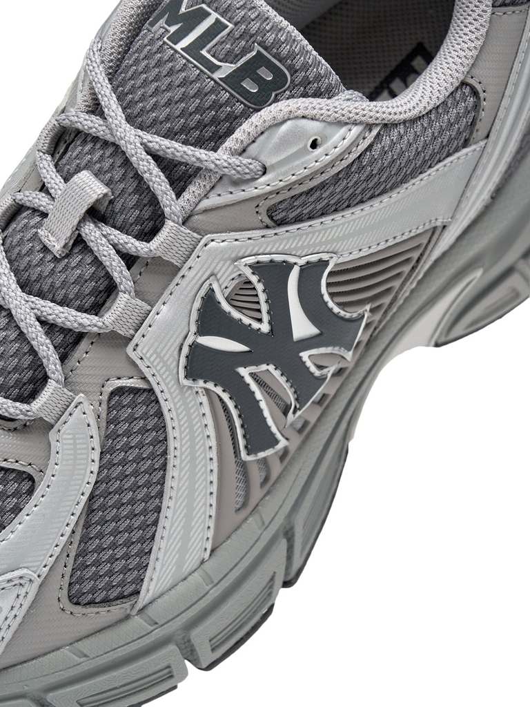 Giày MLB Trophy Runner New York Yankees Silver [Karina & TWS PICK]