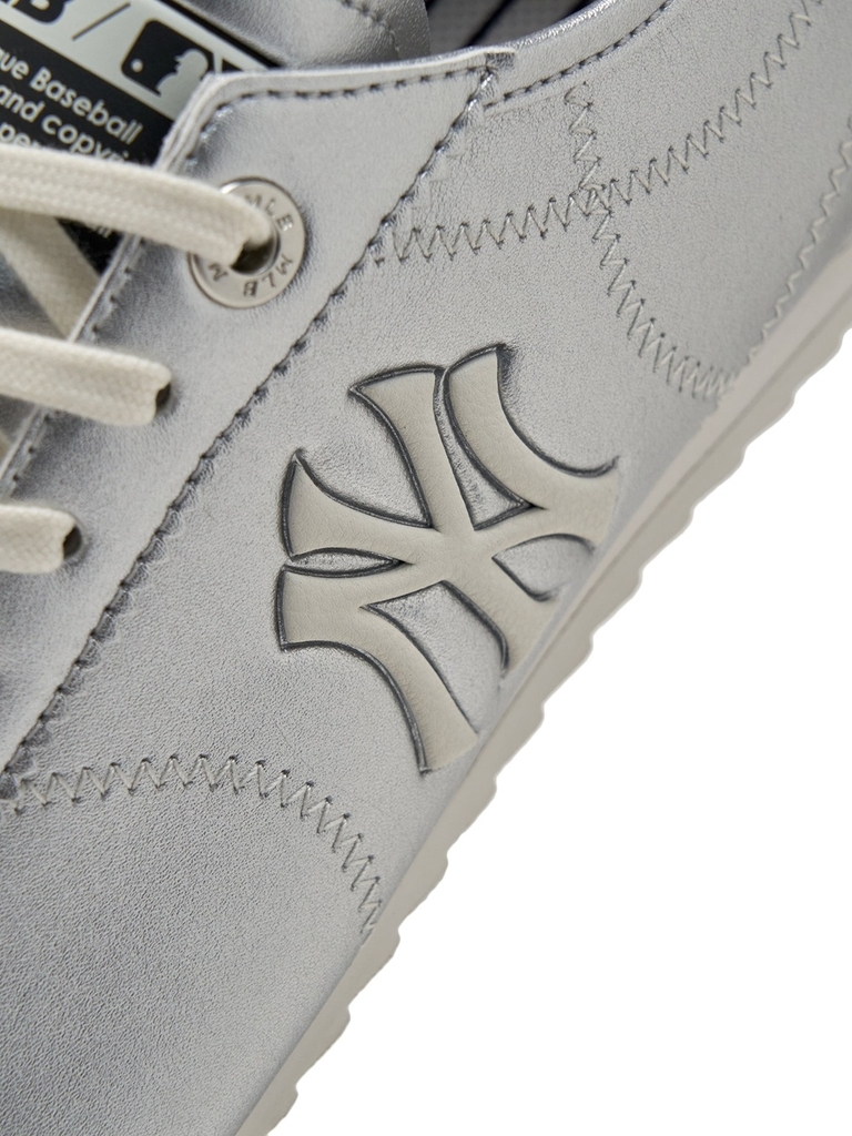 Giày MLB Runny New York Yankees Silver [Hello Spring]