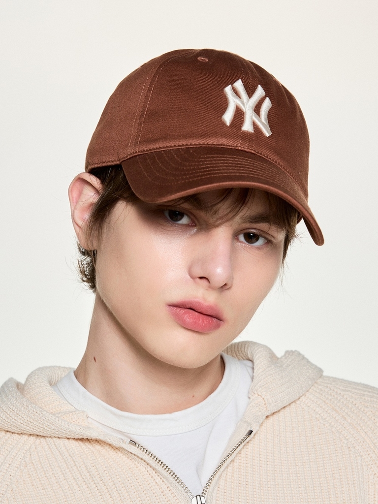 Mũ Lưỡi Trai MLB Ace Unstructured Ball Cap New York Yankees Brown [Karina PICK]