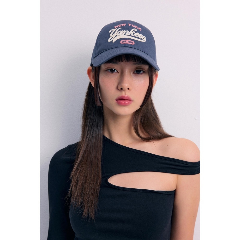 Mũ Lưỡi Trai MLB Cursive Logo Unstructured Ball Cap New York Yankees Grey