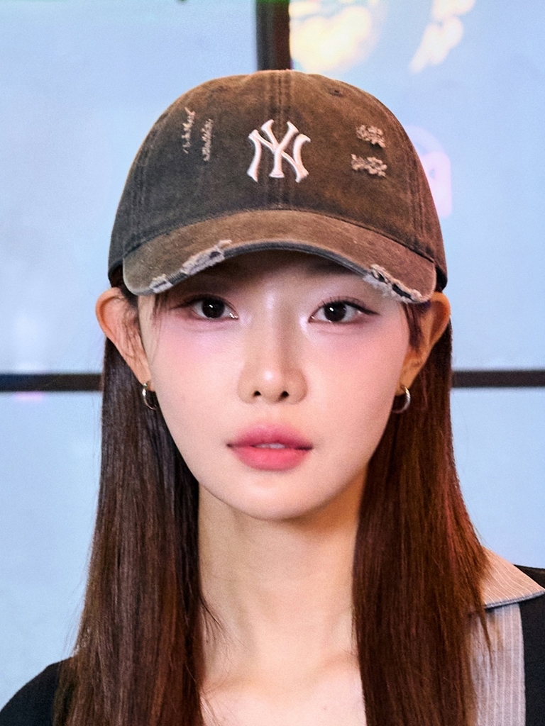 Mũ Lưỡi Trai MLB Damage Washed Unstructured Ball Cap New York Yankees Grey