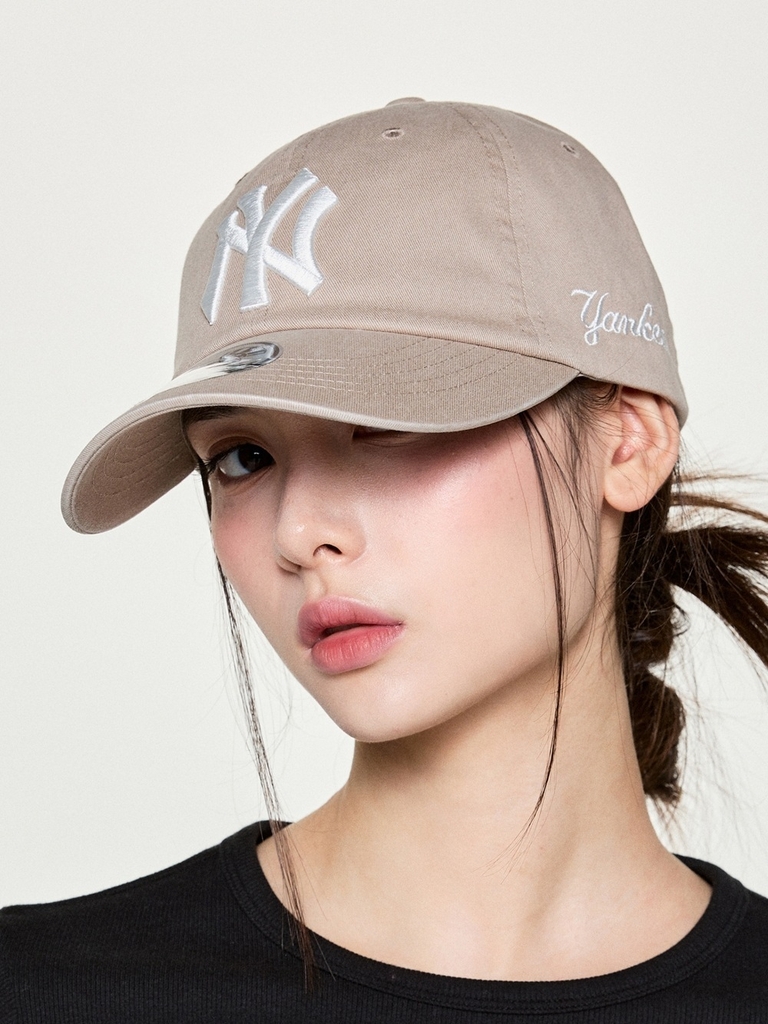 Mũ Lưỡi Trai MLB Signature Unstructured Ball Cap New York Yankees Beige [Karina PICK]